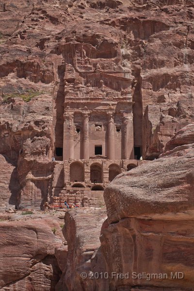 20100412_134131 D300.jpg - Columned building, Petra